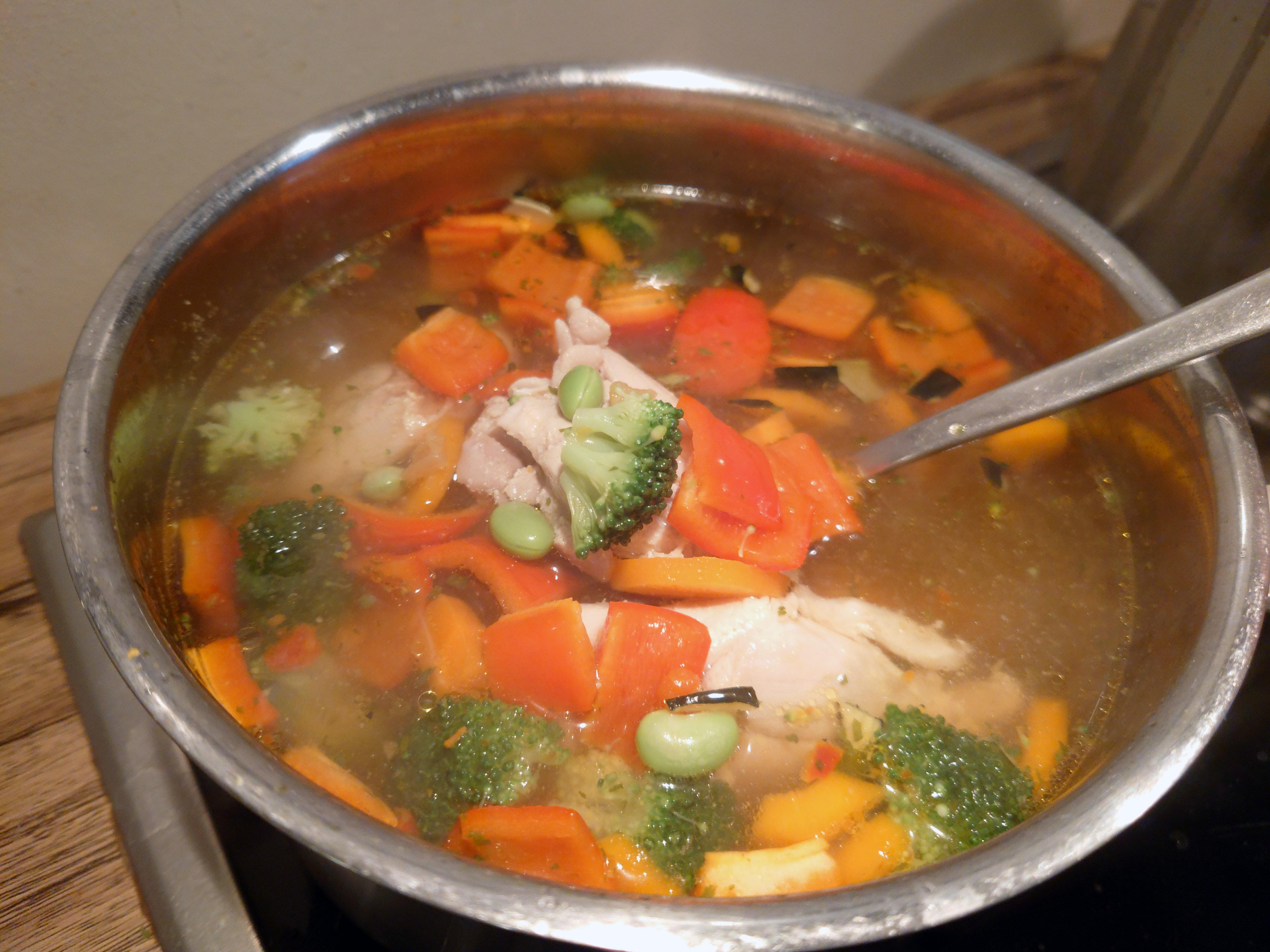 paprasta daržovių sriuba su vištiena